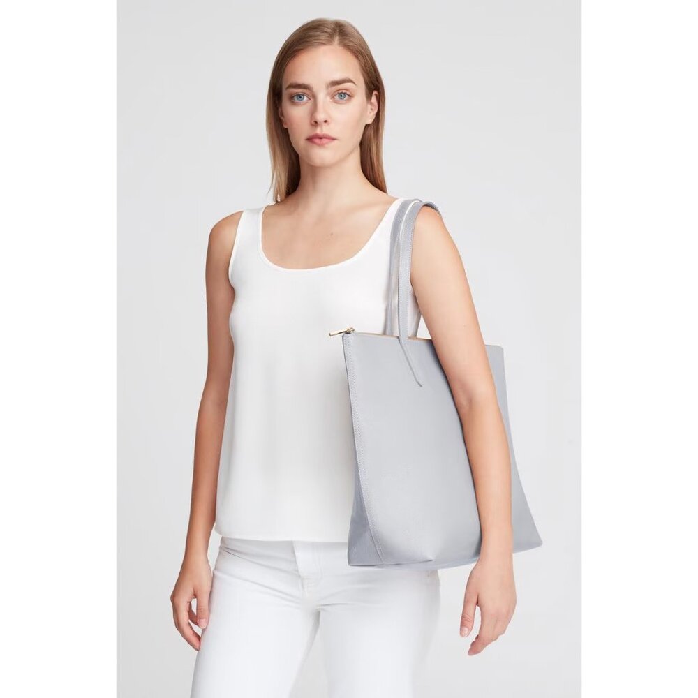 CUYANA | Classic Leather Zipper Tote in Pearl Gray